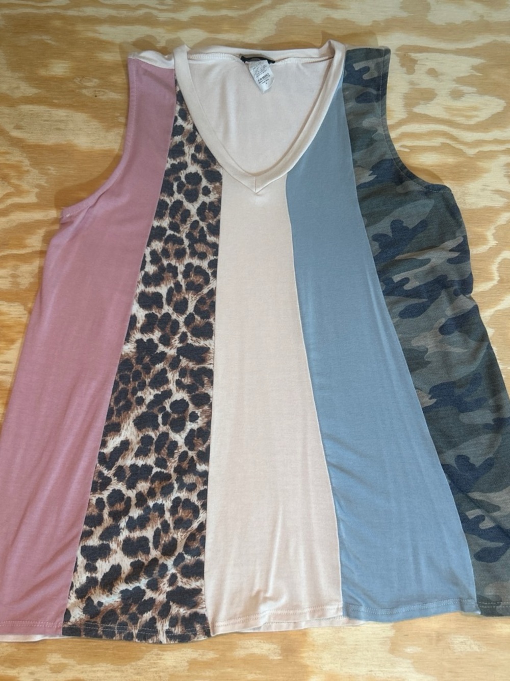 HEIMISH USA Oversized Flowy  Colorblock V‑Neck Tank Size S